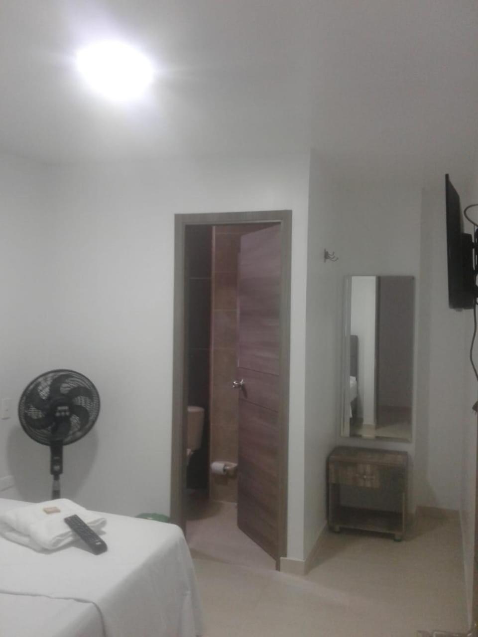 Hostal Piedra Del Sol Floridablanca Extérieur photo